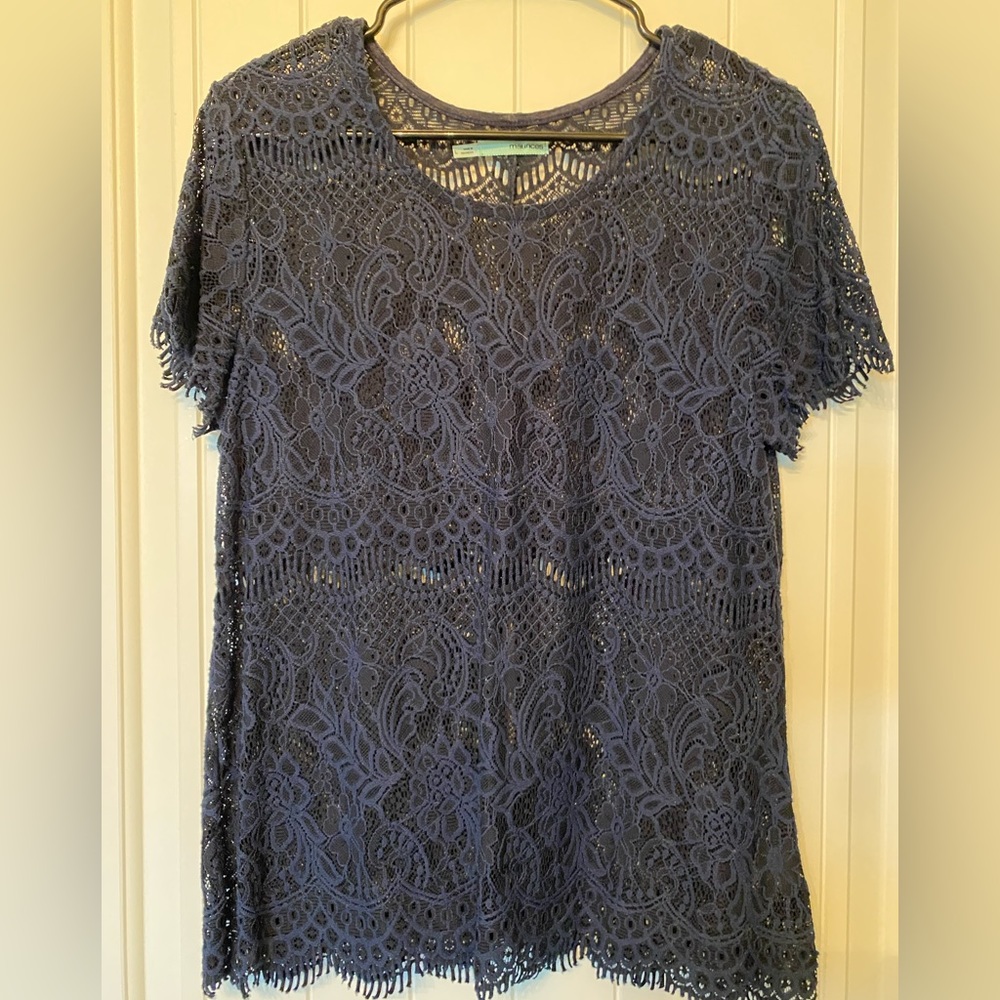 Maurices navy blue lace pullover in EUC. Can be casual or dressy over cami/tank